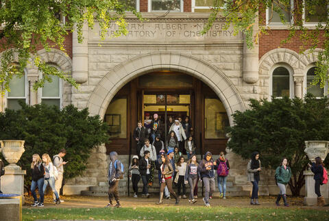 Front entrance of Noyes Laboratory with students
