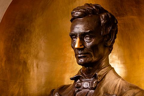 Photo of the bust of Lincoln at the