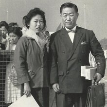 Black and white photo of Eunice S. Wu and her father, Jasen T.S. Su, before she boarded a plane for the U.S.