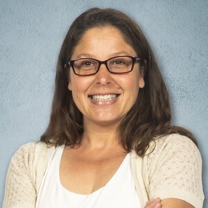 Head shot of Lisa Olshansky on blue background