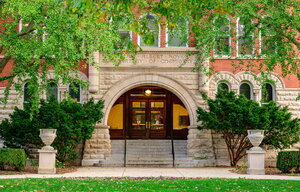 Picture of the west-facing arch entrance to Noyes Laboratory