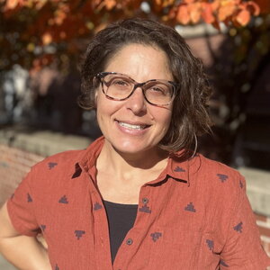 Portrait of Lisa Olshansky in an outdoor setting